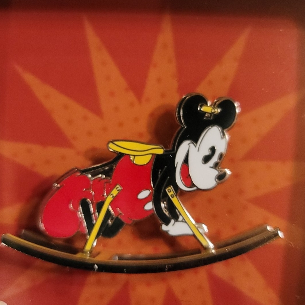 MICKEY MOUSE LIMITED EDITION PIN - Picture 3 of 4